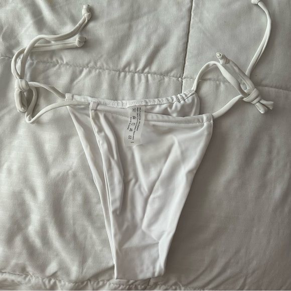 White bikini bottoms 🤍 - Picture 2 of 2